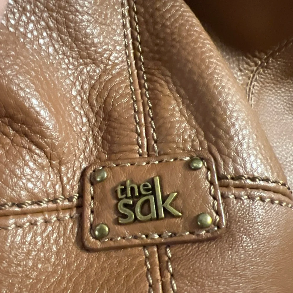 The SAK Sequoia Pebble Leather Hobo Shoulder Bag Handbag Purse Brown W/ Charms